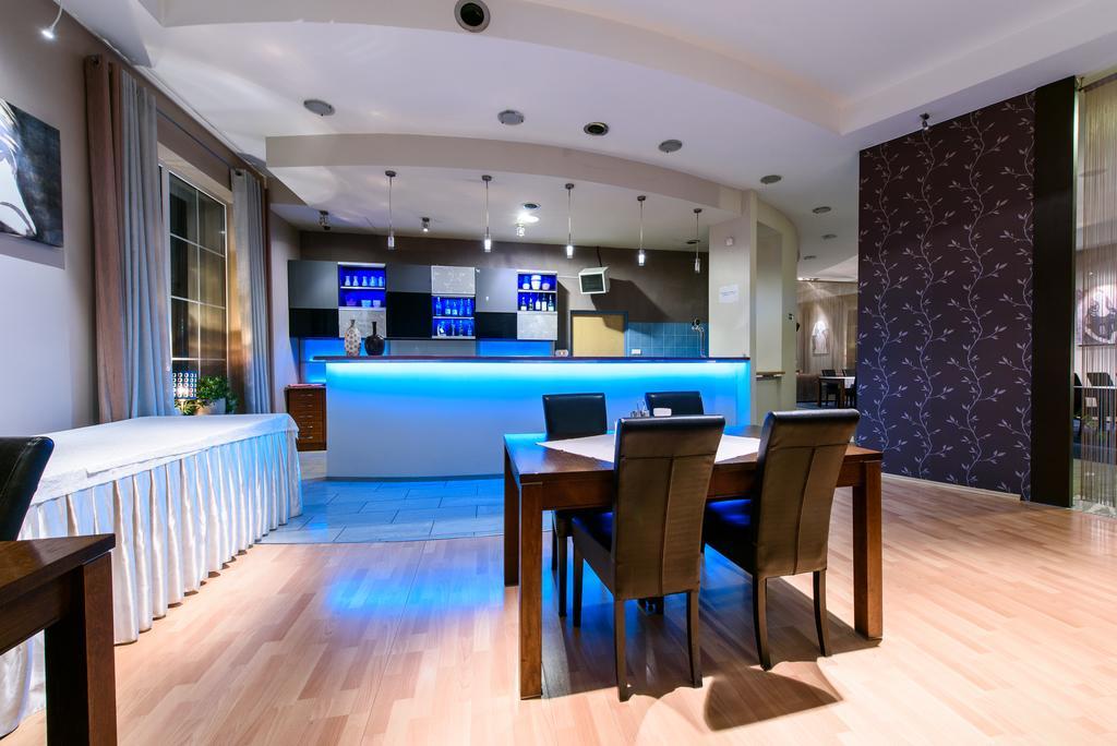 Hotel Nowy Dwor Trzebnica Luaran gambar