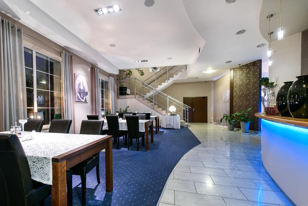 Hotel Nowy Dwor Trzebnica Luaran gambar