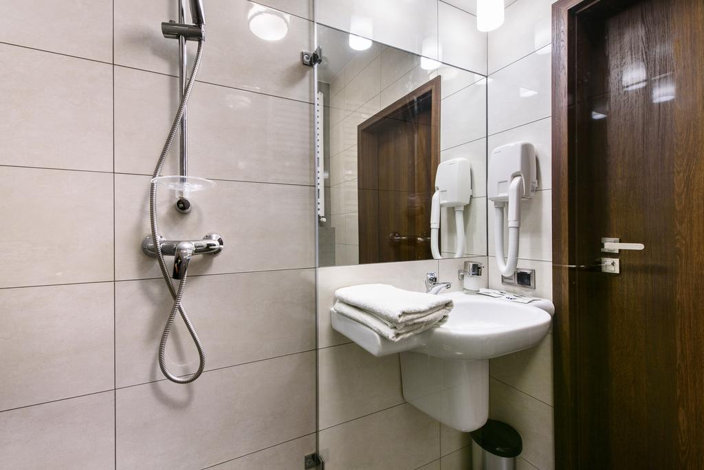 Hotel Nowy Dwor Trzebnica Luaran gambar