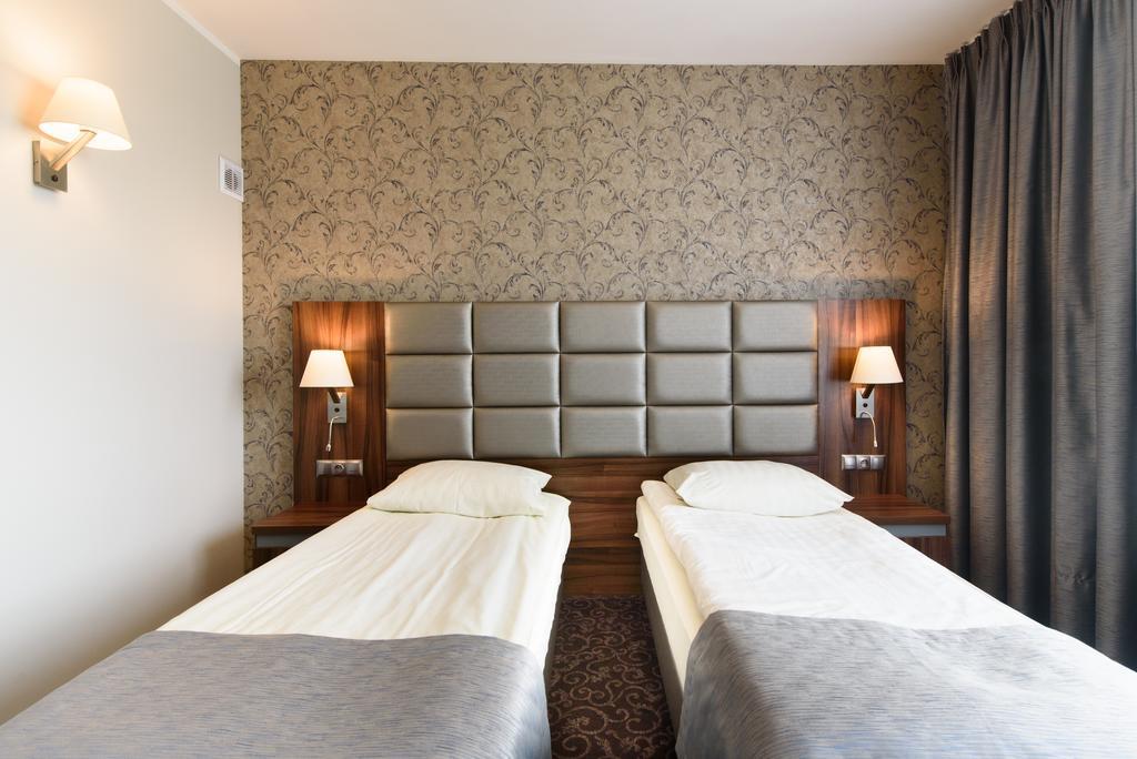 Hotel Nowy Dwor Trzebnica Luaran gambar