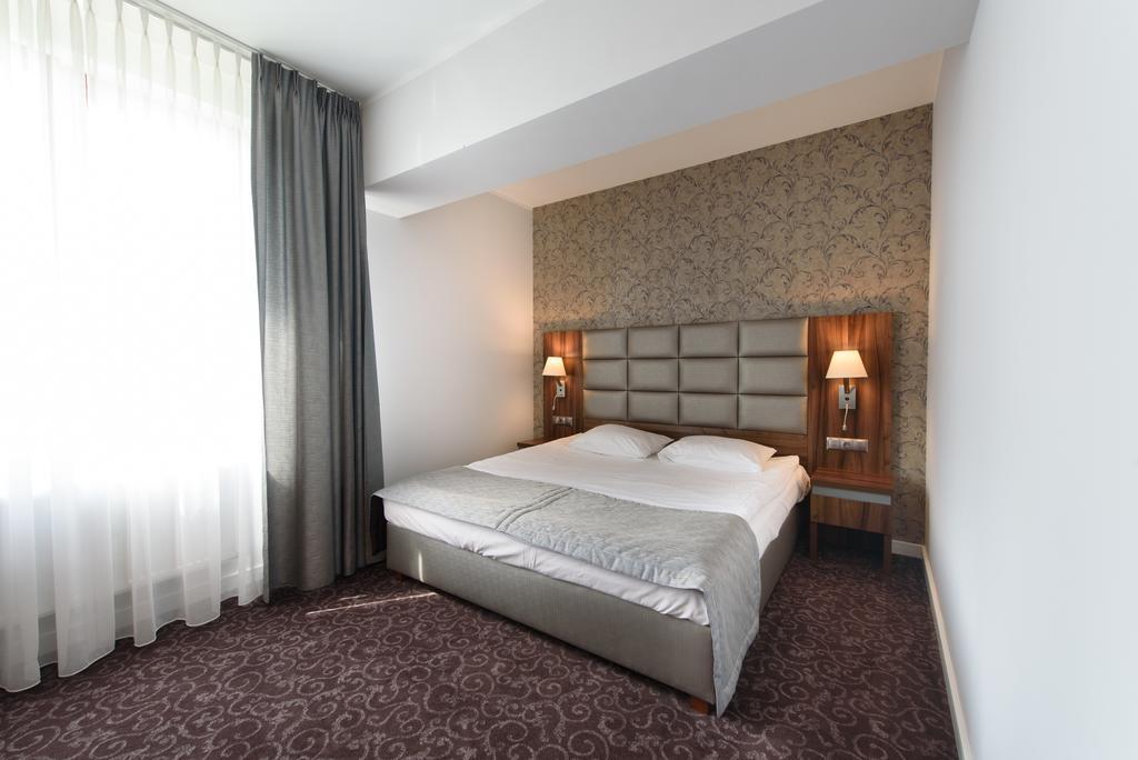 Hotel Nowy Dwor Trzebnica Luaran gambar