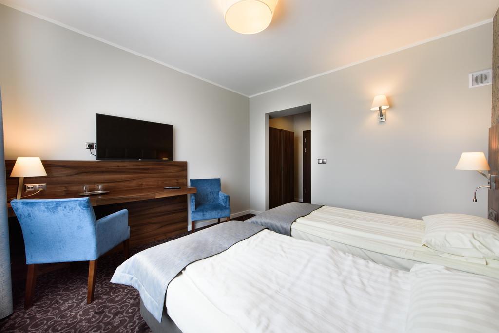 Hotel Nowy Dwor Trzebnica Luaran gambar