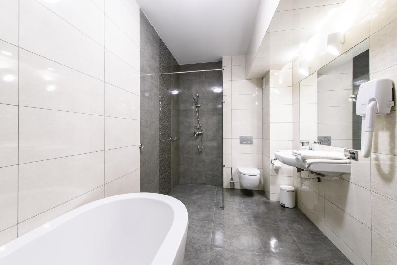 Hotel Nowy Dwor Trzebnica Luaran gambar