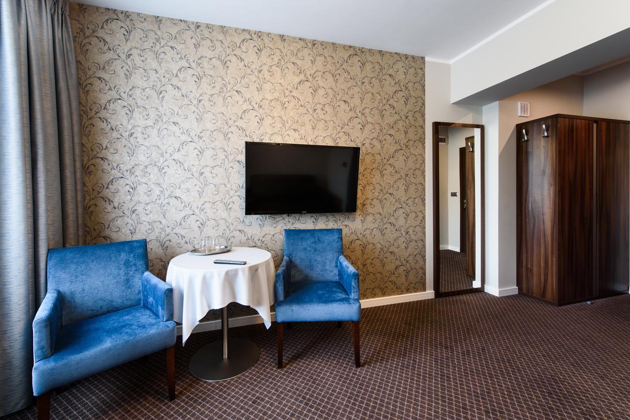 Hotel Nowy Dwor Trzebnica Luaran gambar