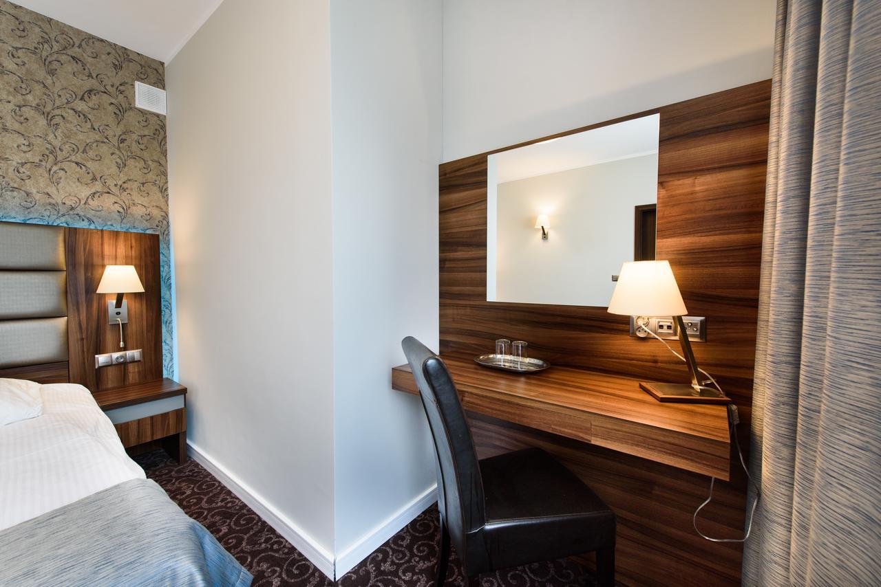 Hotel Nowy Dwor Trzebnica Luaran gambar