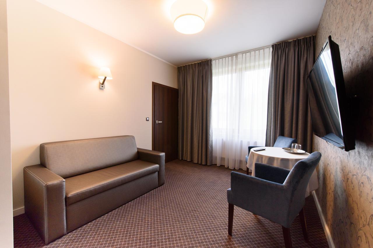Hotel Nowy Dwor Trzebnica Luaran gambar