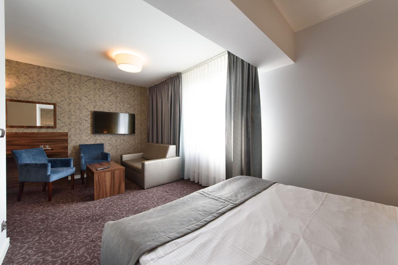 Hotel Nowy Dwor Trzebnica Luaran gambar